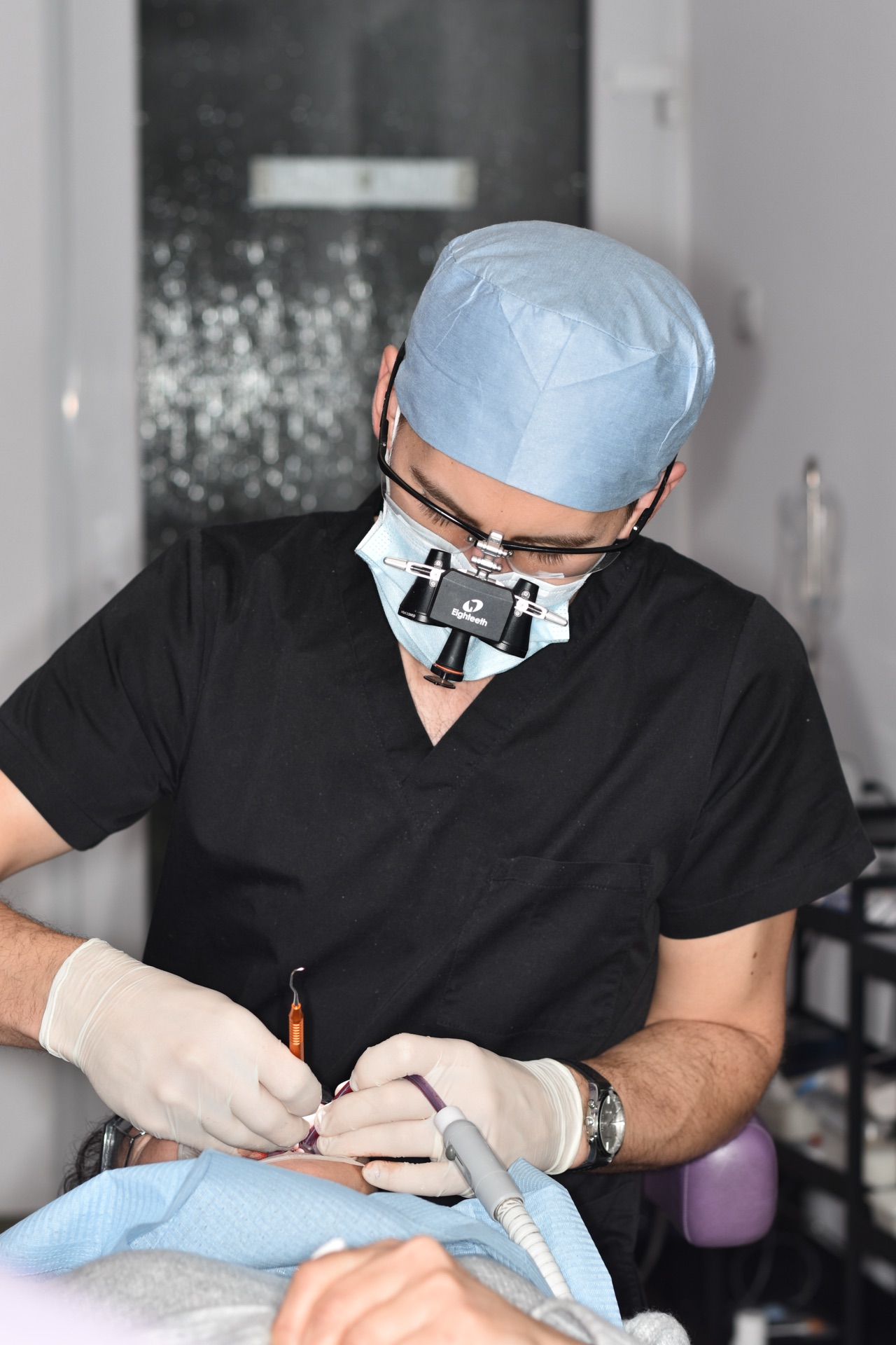 Dr. Moga Cătălin - tratament dentar și implant - dentist specialist Lugoj